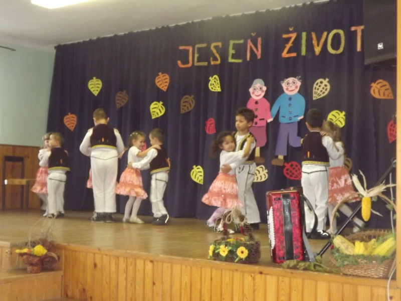 Október - mesiac úcty k starším 2017