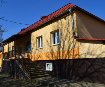 Obecný úrad s Domom kultúry v Moravanoch